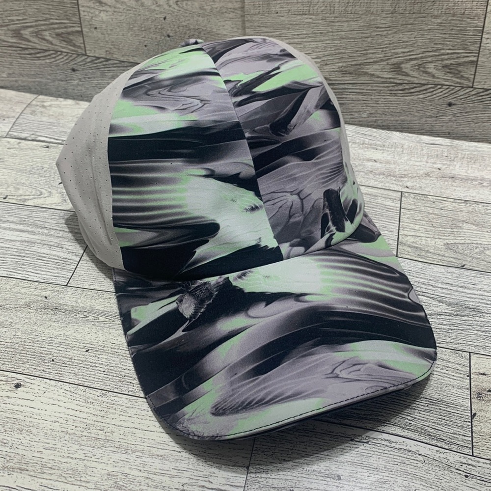 NWT Lululemon Fast and Free Running Hat *Vent Paint Glide Multi
